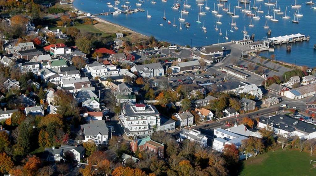 Mansion House Inn Vineyard Haven Exterior photo